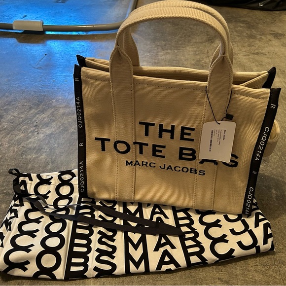 Marc Jacobs Jacquard Medium Tote with Black Accents - Picture 1 of 5